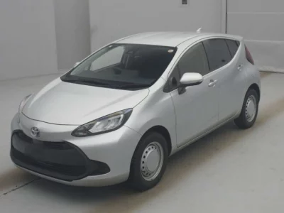 Toyota AQUA  с аукциона в Японии