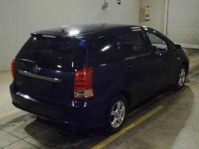 Toyota WISH  с аукциона в Японии