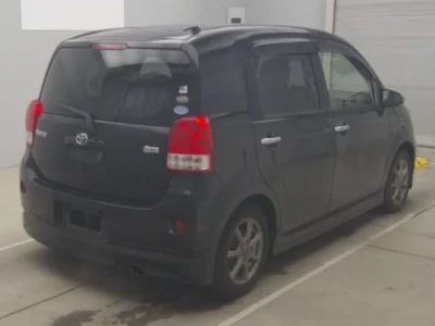Toyota PORTE  с аукциона в Японии