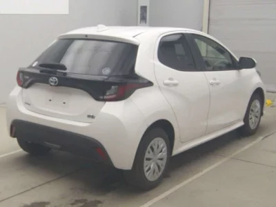 Toyota YARIS  с аукциона в Японии