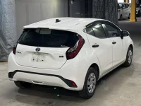 Toyota AQUA лот № 2 оценка 3.5  с аукциона в Японии 4