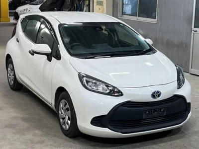 Toyota AQUA  с аукциона в Японии