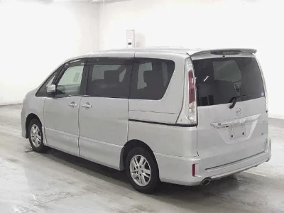 Nissan SERENA  с аукциона в Японии