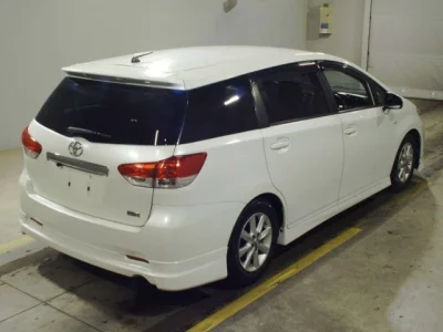 Toyota WISH  с аукциона в Японии