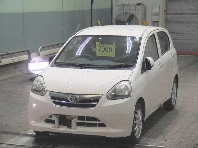 Toyota PIXIS EPOCH  с аукциона в Японии