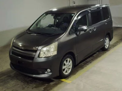 Toyota NOAH  с аукциона в Японии