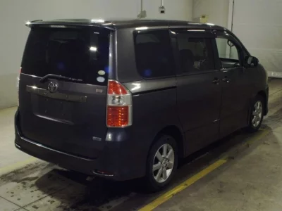 Toyota NOAH  с аукциона в Японии