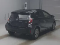 Toyota AQUA лот № 20053 оценка 3.5  с аукциона в Японии 1