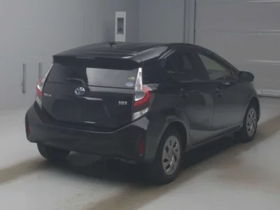 Toyota AQUA  с аукциона в Японии