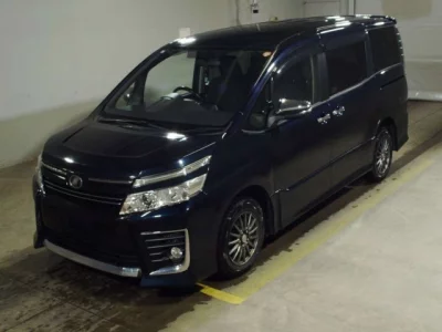 Toyota VOXY  с аукциона в Японии
