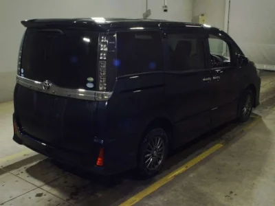Toyota VOXY  с аукциона в Японии