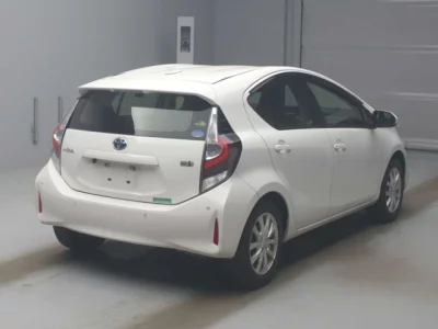 Toyota AQUA  с аукциона в Японии