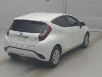 Toyota AQUA лот № 70101 оценка RA  с аукциона в Японии 1