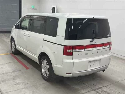 Mitsubishi DELICA D5