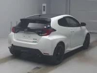 Toyota YARIS лот № 20081 оценка R  с аукциона в Японии 1