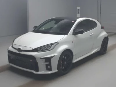 Toyota YARIS  с аукциона в Японии