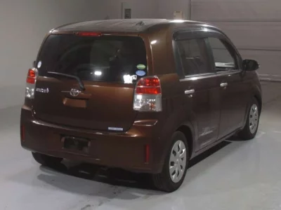 Toyota SPADE  с аукциона в Японии