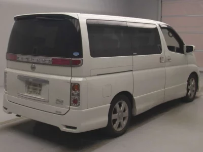 Nissan ELGRAND  с аукциона в Японии