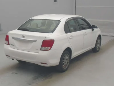 Toyota COROLLA AXIO  с аукциона в Японии