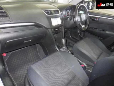 Suzuki SWIFT  с аукциона в Японии