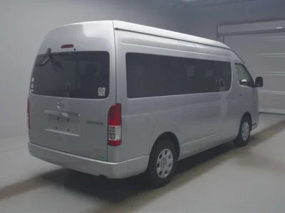 Toyota HIACE  с аукциона в Японии
