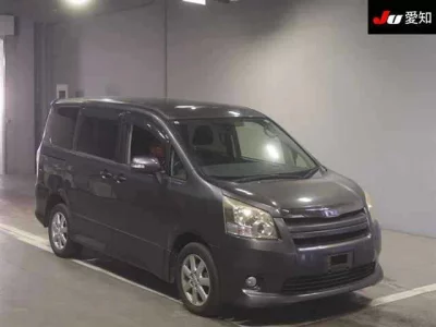 Toyota NOAH  с аукциона в Японии