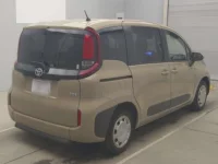 Toyota SIENTA лот № 72035 оценка 3  с аукциона в Японии 1