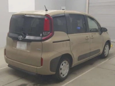 Toyota SIENTA  с аукциона в Японии