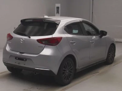 Mazda MAZDA2  с аукциона в Японии