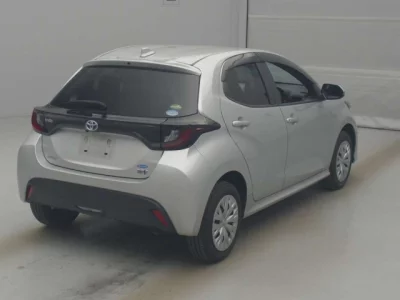 Toyota YARIS  с аукциона в Японии