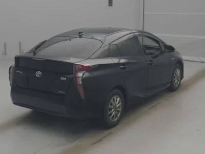 Toyota PRIUS  с аукциона в Японии