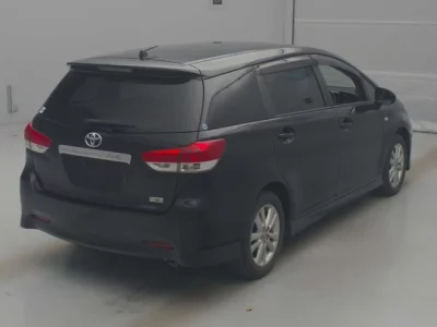 Toyota WISH  с аукциона в Японии
