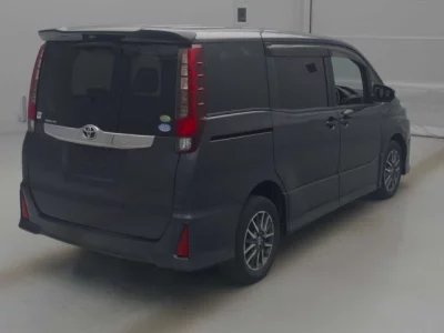 Toyota NOAH  с аукциона в Японии