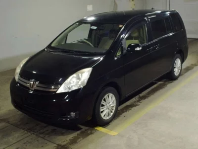 Toyota ISIS  с аукциона в Японии