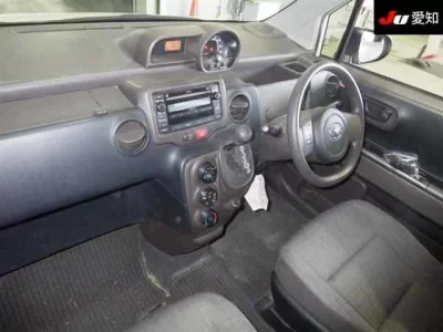 Toyota PORTE  с аукциона в Японии