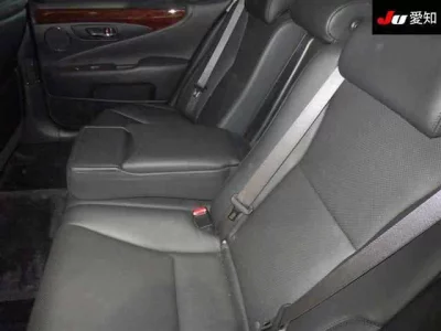 Lexus LS  с аукциона в Японии