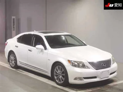 Lexus LS  с аукциона в Японии