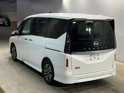 Nissan SERENA  с аукциона в Японии