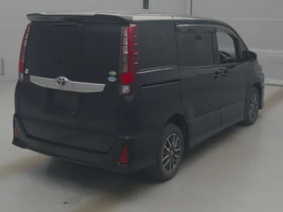 Toyota NOAH  с аукциона в Японии