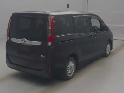 Toyota NOAH  с аукциона в Японии