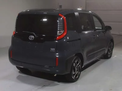 Toyota SIENTA  с аукциона в Японии