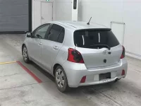 Toyota VITZ лот № 30193 оценка R  с аукциона в Японии 1