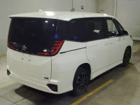 Toyota NOAH лот № 6038 оценка 4  с аукциона в Японии 1