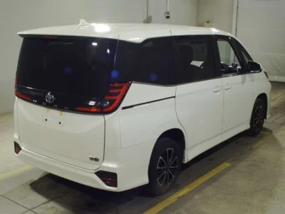 Toyota NOAH  с аукциона в Японии