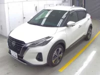 Nissan KICKS лот № 1033 оценка 5  с аукциона в Японии 2