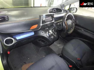 Toyota SIENTA  с аукциона в Японии