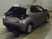 Toyota YARIS лот № 6051 оценка R  с аукциона в Японии 1