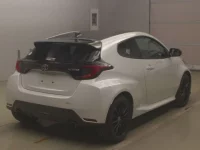 Toyota YARIS лот № 80030 оценка 4  с аукциона в Японии 1