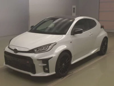 Toyota YARIS  с аукциона в Японии