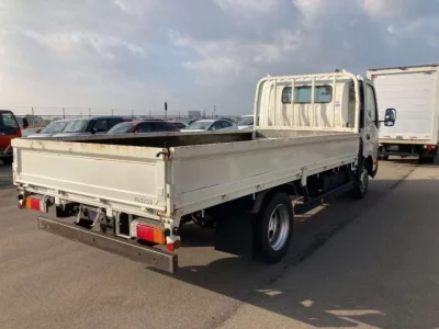 Toyota DYNA  с аукциона в Японии